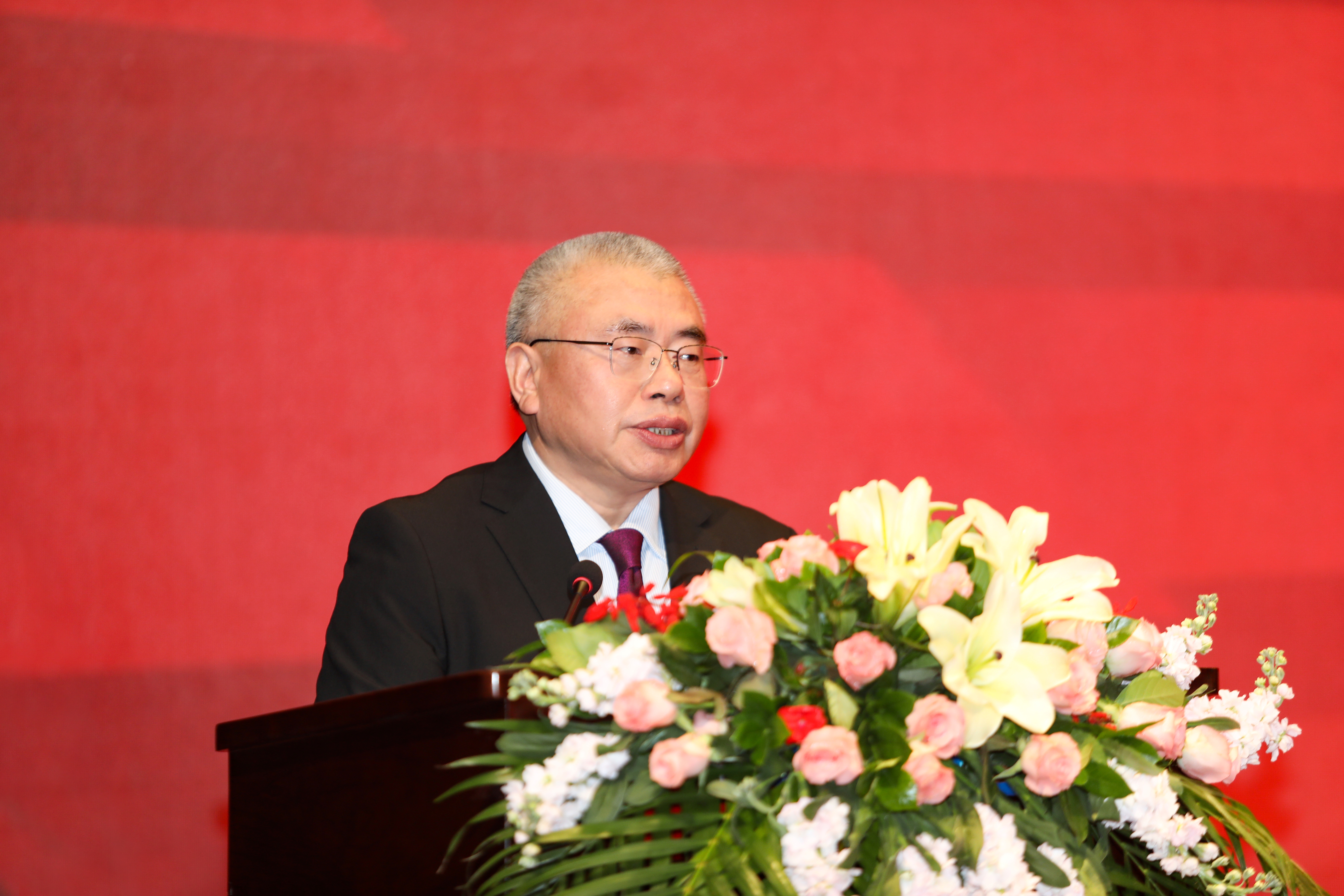 1.集團(tuán)公司黨委書記、董事長(zhǎng)、總經(jīng)理?xiàng)畎矅?guó)作大會(huì)致辭.JPG